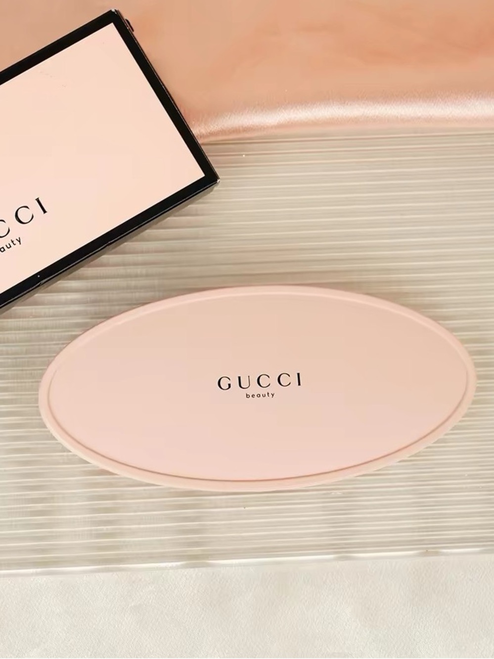Gucci Beauty Pink Oval mirror
